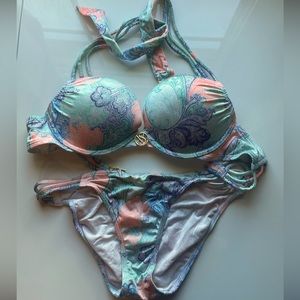Used Victoria’s secret bikini top and bottom set